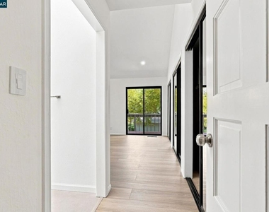 900 Augusta Dr - Photo Thumbnail 23