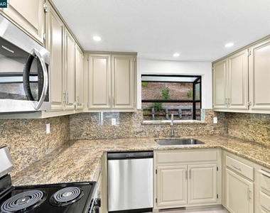 900 Augusta Dr - Photo Thumbnail 17