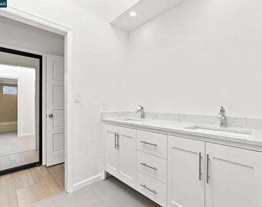 900 Augusta Dr - Photo Thumbnail 35