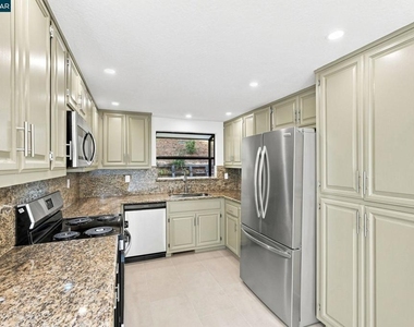 900 Augusta Dr - Photo Thumbnail 14