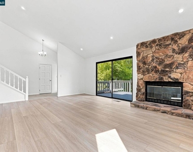 900 Augusta Dr - Photo Thumbnail 11