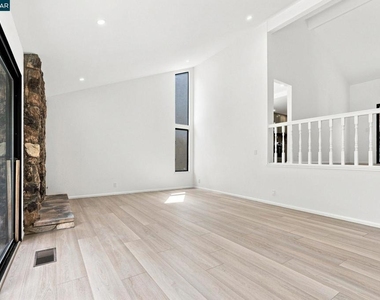 900 Augusta Dr - Photo Thumbnail 9