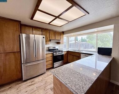 2236 Currier Pl - Photo Thumbnail 10