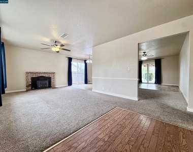 2236 Currier Pl - Photo Thumbnail 5