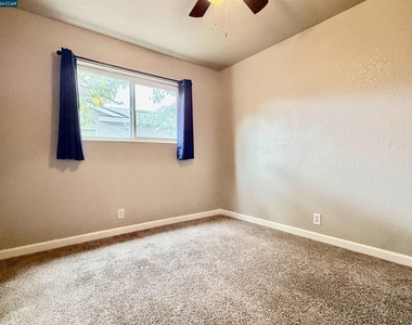 2236 Currier Pl - Photo Thumbnail 14