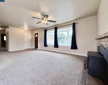 2236 Currier Pl - Photo Thumbnail 6