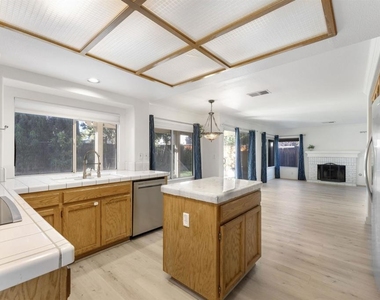 1418 Blue Jay Ct - Photo Thumbnail 13
