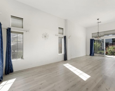 1418 Blue Jay Ct - Photo Thumbnail 5