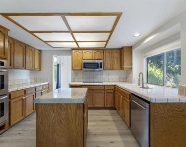 1418 Blue Jay Ct - Photo Thumbnail 14