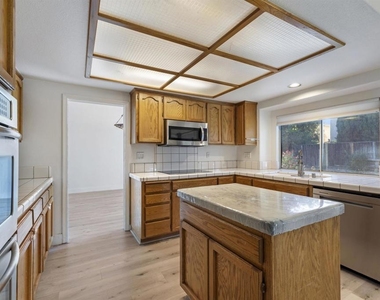 1418 Blue Jay Ct - Photo Thumbnail 17
