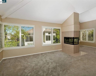 331 Jade Ct. - Photo Thumbnail 6