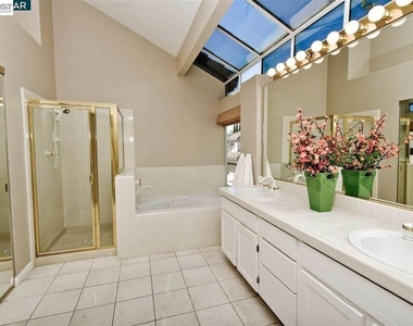 331 Jade Ct. - Photo Thumbnail 7