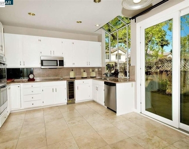 331 Jade Ct. - Photo Thumbnail 4