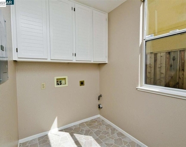 331 Jade Ct. - Photo Thumbnail 9