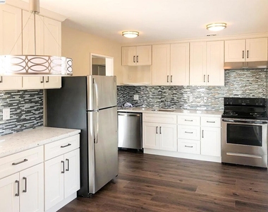 3815 Harrison St - Photo Thumbnail 3