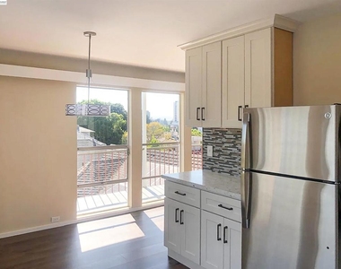 3815 Harrison St - Photo Thumbnail 4