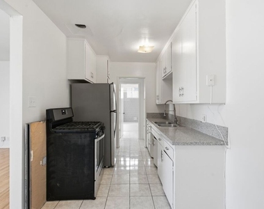 2544 Thurman Avenue - Photo Thumbnail 7
