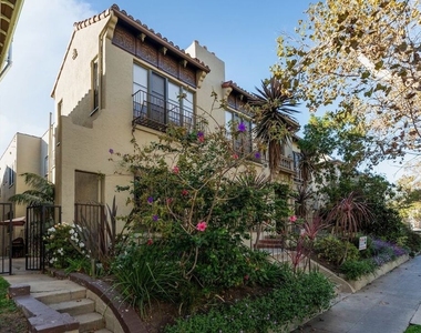 177 N Sycamore Avenue - Photo Thumbnail 1