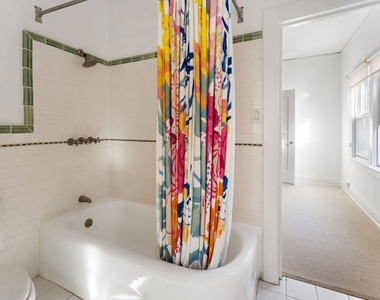 177 N Sycamore Avenue - Photo Thumbnail 17