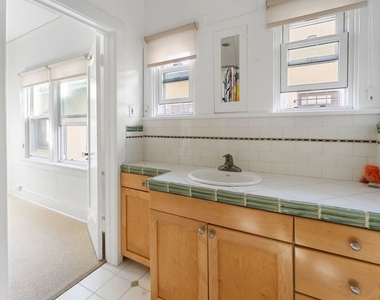 177 N Sycamore Avenue - Photo Thumbnail 18
