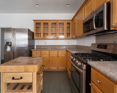 177 N Sycamore Avenue - Photo Thumbnail 12