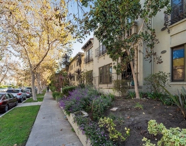 177 N Sycamore Avenue - Photo Thumbnail 2