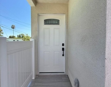 9004 Gothic Avenue - Photo Thumbnail 6