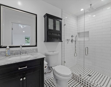 6724 Mammoth Avenue - Photo Thumbnail 6