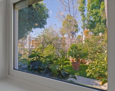 6724 Mammoth Avenue - Photo Thumbnail 7