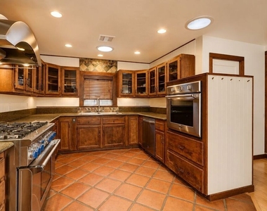 13509 Bassett Street - Photo Thumbnail 10