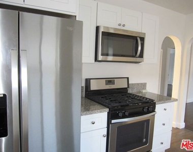 1047 S Wooster Street - Photo Thumbnail 7