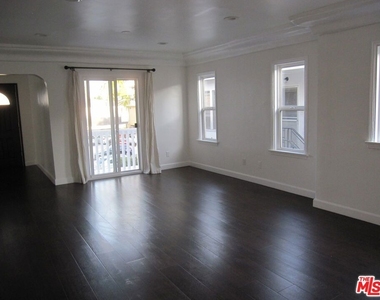1047 S Wooster Street - Photo Thumbnail 3