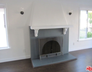 1047 S Wooster Street - Photo Thumbnail 12