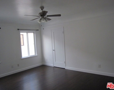 1047 S Wooster Street - Photo Thumbnail 11