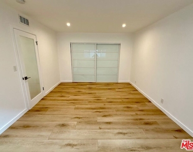 8115 Romaine Street - Photo Thumbnail 10