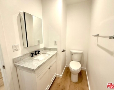 8115 Romaine Street - Photo Thumbnail 8