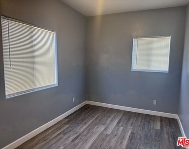 10406 Avalon Boulevard - Photo Thumbnail 12