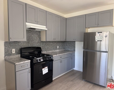 10406 Avalon Boulevard - Photo Thumbnail 4