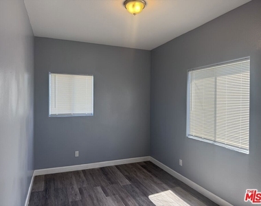 10406 Avalon Boulevard - Photo Thumbnail 11