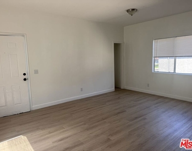 10406 Avalon Boulevard - Photo Thumbnail 6
