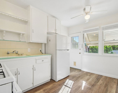 4951 Cahuenga Boulevard - Photo Thumbnail 4