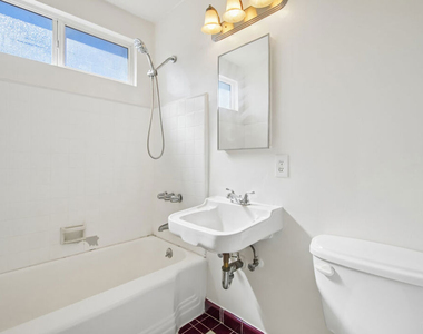 4951 Cahuenga Boulevard - Photo Thumbnail 10