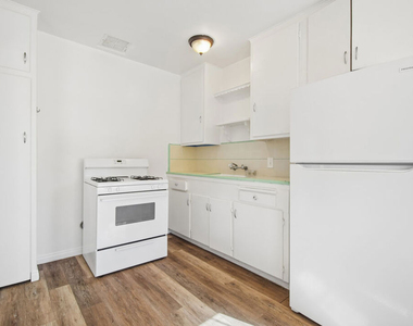 4951 Cahuenga Boulevard - Photo Thumbnail 3
