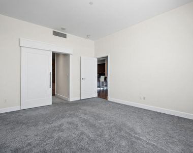 900 W Olympic Boulevard - Photo Thumbnail 16