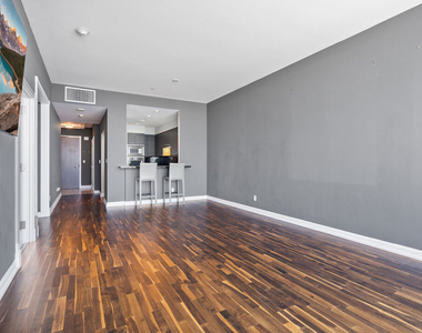 900 W Olympic Boulevard - Photo Thumbnail 10