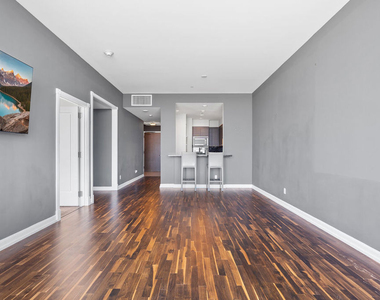 900 W Olympic Boulevard - Photo Thumbnail 9
