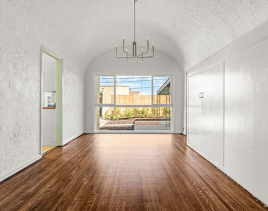 1838 S Victoria Avenue - Photo Thumbnail 13