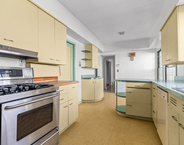 1838 S Victoria Avenue - Photo Thumbnail 17