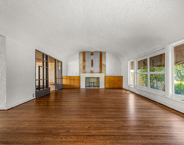 1838 S Victoria Avenue - Photo Thumbnail 5