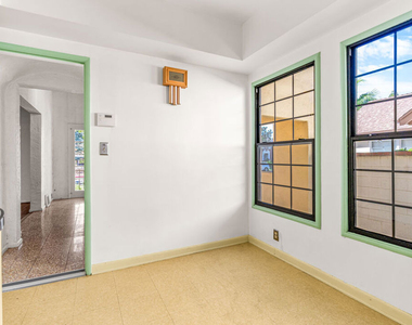 1838 S Victoria Avenue - Photo Thumbnail 24